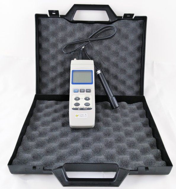 Digital conductivity meter