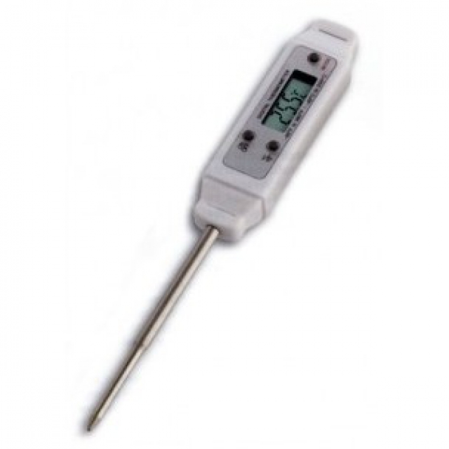 Pocket digital thermometer with pointed probe