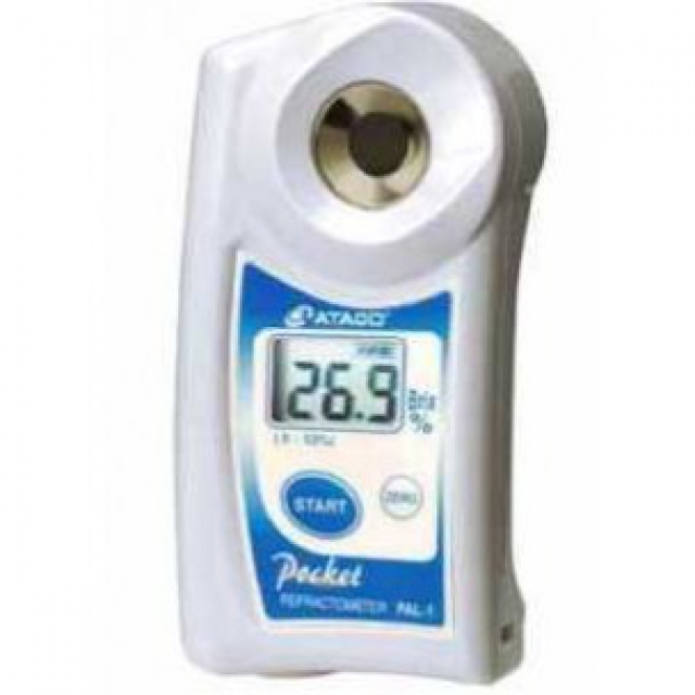 Portable digital refractometer